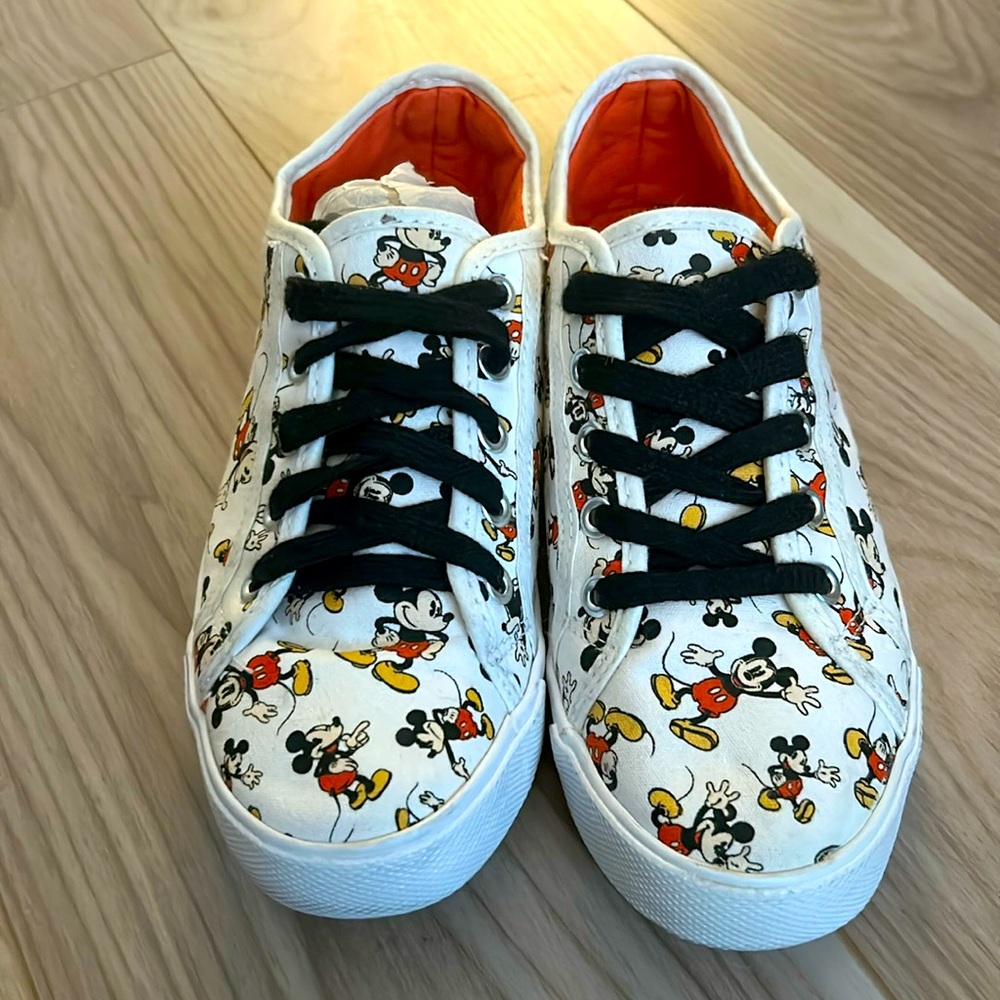 DISNEY sneakers LIKE NEW